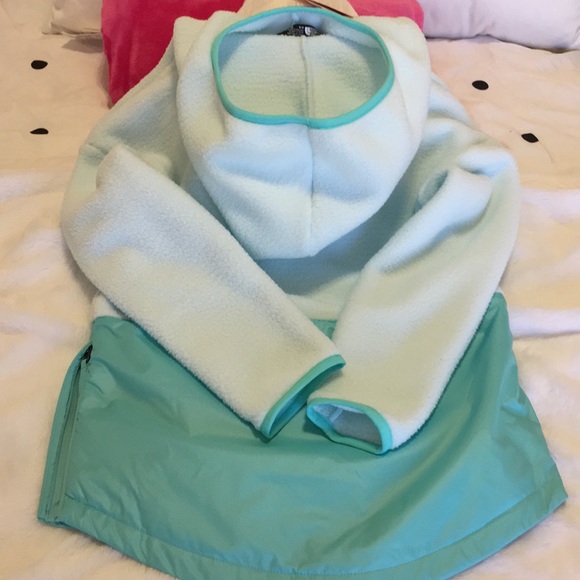 The North Face Youth Girls’ hoodie - Picture 6 of 8